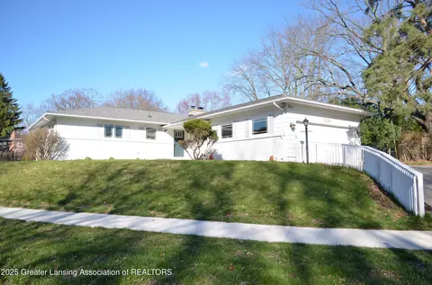 5380 Blue Haven Dr, East Lansing, MI 48823