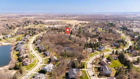 View/Area - 2002 Birch Bluff Dr, Okemos, MI 48864 photo 2 of 8