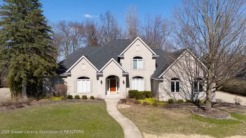 2002 Birch Bluff Dr, Okemos, MI 48864