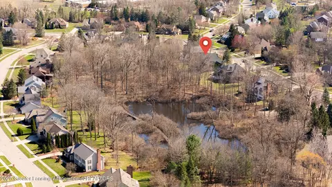 View/Area - 2002 Birch Bluff Dr, Okemos, MI 48864 photo 4 of 8