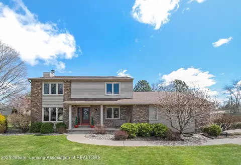 6400 Willow Bend Dr, Lansing, MI 48917