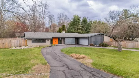317 S Circle Dr, Williamston, MI 48895