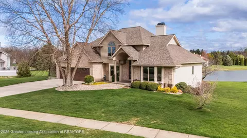 9135 Hummingbird Ln, Grand Ledge, MI 48837