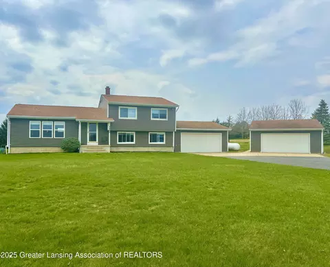 7585 Oneida Rd, Grand Ledge, MI 48837