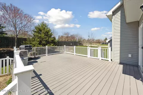 Exterior - 14178 Mulholland Dr, Bath, MI 48808 photo 8 of 10