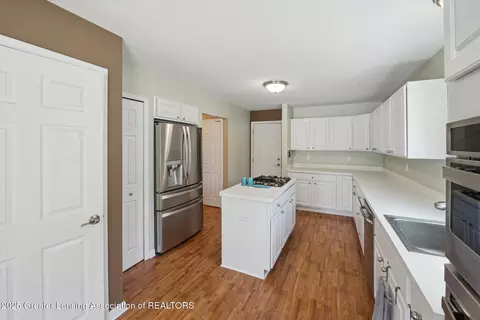 Kitchen - 14178 Mulholland Dr, Bath, MI 48808 photo 1 of 3