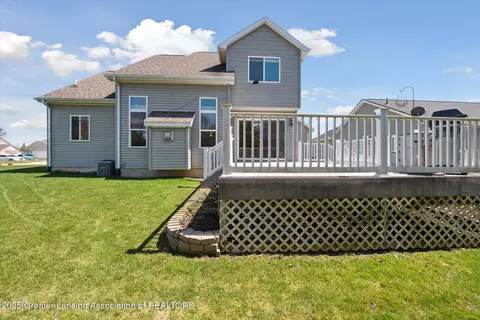 Exterior - 14178 Mulholland Dr, Bath, MI 48808 photo 4 of 10
