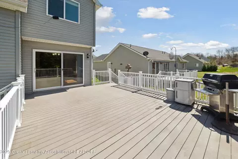 Exterior - 14178 Mulholland Dr, Bath, MI 48808 photo 6 of 10