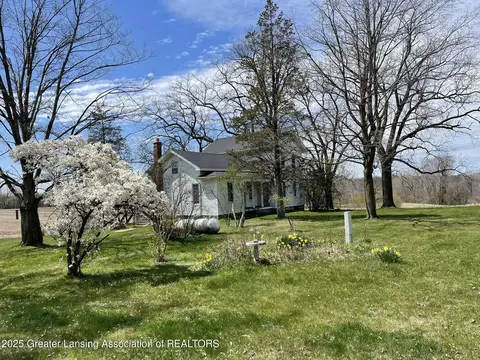 Exterior - 1720 E Howe Rd, Dewitt, MI 48820 photo 2 of 3