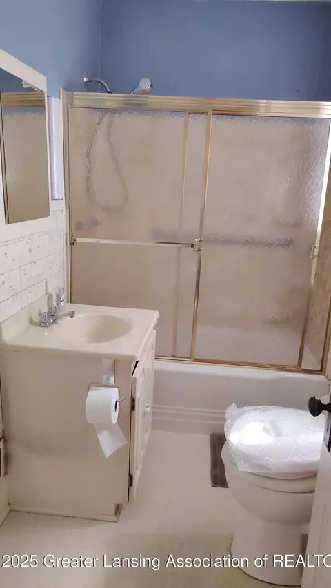 Bath - 1720 E Howe Rd, Dewitt, MI 48820 photo 1 of 1