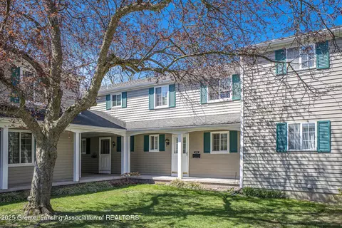 1630 Peppertree Ln #21, Lansing, MI 48912