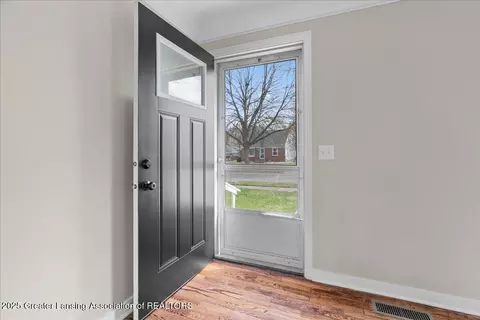Entry Way - 907 Hamilton Ave, Lansing, MI 48910 photo 1 of 6