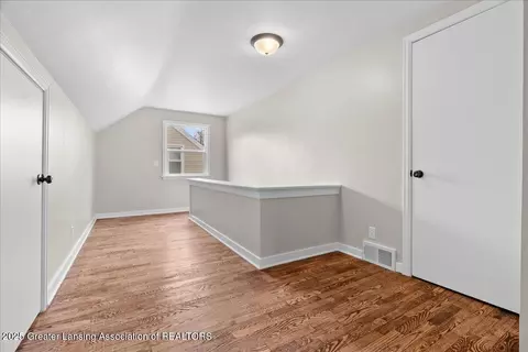Entry Way - 907 Hamilton Ave, Lansing, MI 48910 photo 6 of 6
