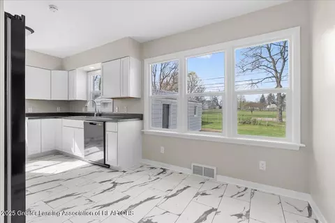 Kitchen - 907 Hamilton Ave, Lansing, MI 48910 photo 1 of 4
