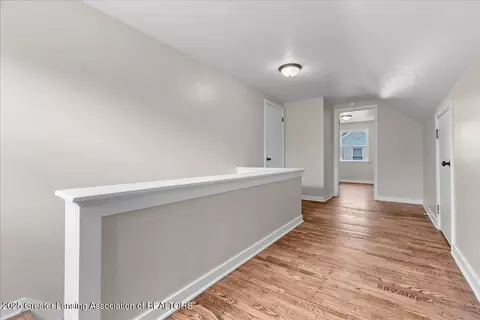 Entry Way - 907 Hamilton Ave, Lansing, MI 48910 photo 5 of 6
