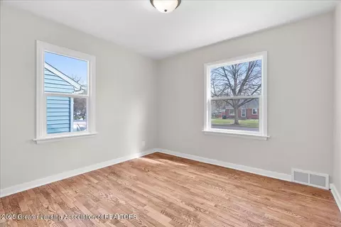 Bedroom - 907 Hamilton Ave, Lansing, MI 48910 photo 1 of 2
