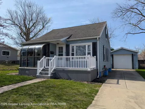 716 James St, Portland, MI 48875