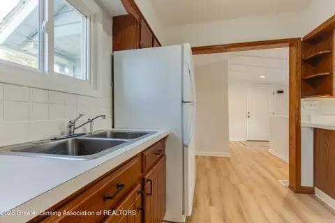 Entry Way - 535 E Middle St, Williamston, MI 48895 photo 4 of 6