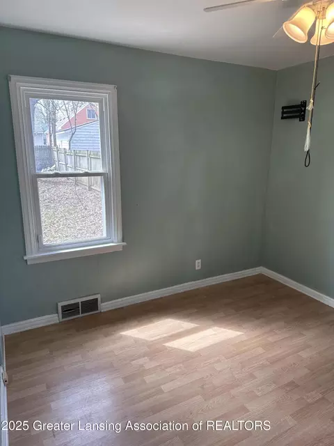 Bedroom - 1029 Cooper Ave, Lansing, MI 48910 photo 3 of 4