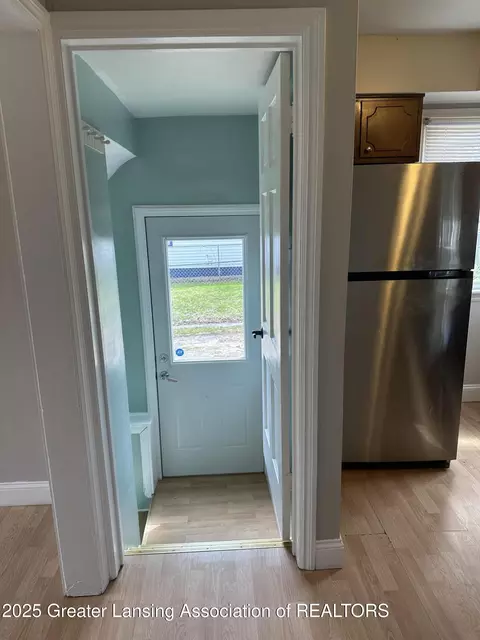 Entry Way - 1029 Cooper Ave, Lansing, MI 48910 photo 2 of 3