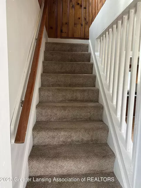 Entry Way - 1029 Cooper Ave, Lansing, MI 48910 photo 1 of 3