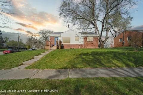 2103 Barstow Rd, Lansing, MI 48906