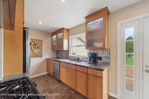 15417 Chetwyn Dr, Lansing, MI 48906 photo 13