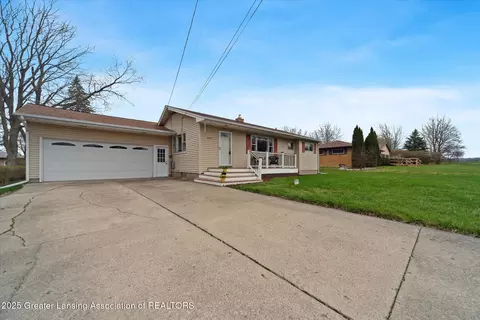 15417 Chetwyn Dr, Lansing, MI 48906 photo 2
