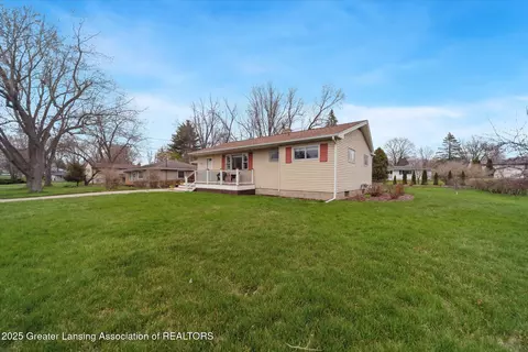 15417 Chetwyn Dr, Lansing, MI 48906 photo 4