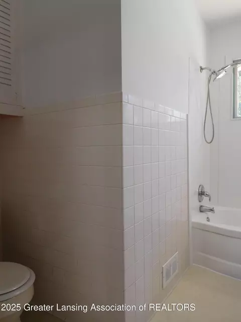 Bath - 231 W Rolfe St, Perry, MI 48872 photo 3 of 3