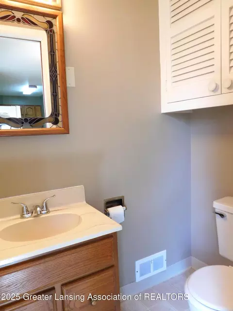 Bath - 231 W Rolfe St, Perry, MI 48872 photo 1 of 3