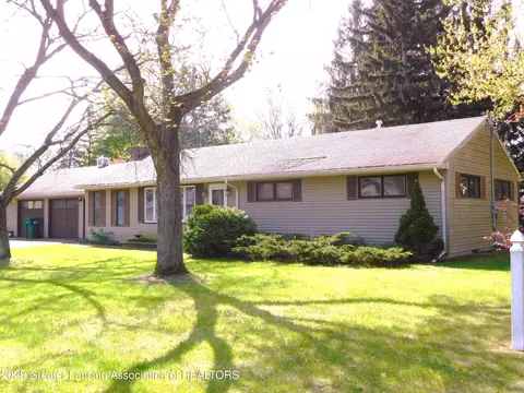 231 W Rolfe St, Perry, MI 48872