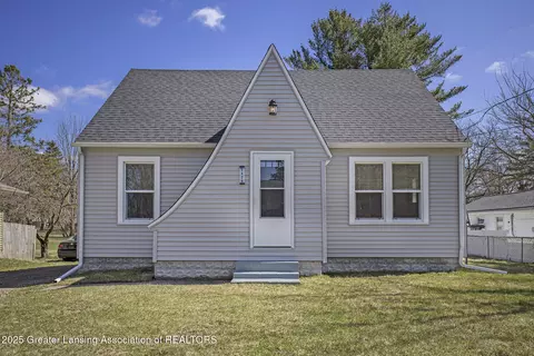 3426 N Cedar St, Lansing, MI 48906