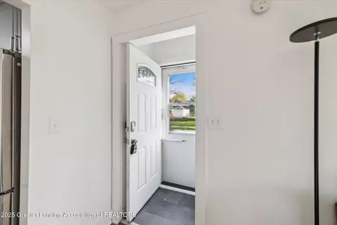 Entry Way - 916 Poxson Ave, Lansing, MI 48910 photo 1 of 1