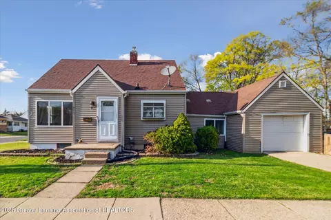 Exterior - 916 Poxson Ave, Lansing, MI 48910 photo 5 of 8