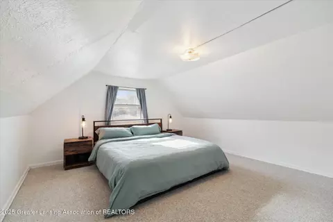 Bedroom - 916 Poxson Ave, Lansing, MI 48910 photo 4 of 6