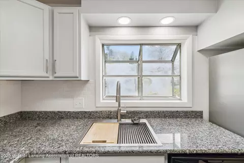 Kitchen - 916 Poxson Ave, Lansing, MI 48910 photo 5 of 5