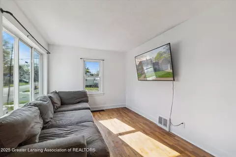 Living - 916 Poxson Ave, Lansing, MI 48910 photo 1 of 2