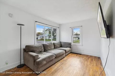 Living - 916 Poxson Ave, Lansing, MI 48910 photo 2 of 2