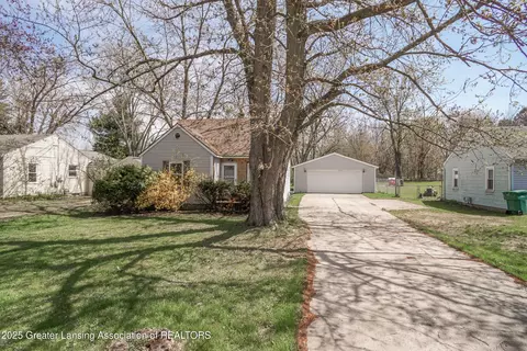 6215 Coulson Ct, Lansing, MI 48911