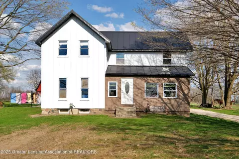 2548 N Ionia Rd, Vermontville, MI 49096