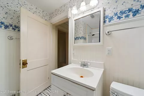 Bath - 12102 Rupp Rd, Grand Ledge, MI 48837 photo 3 of 3