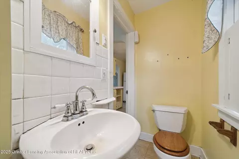 Bath - 12102 Rupp Rd, Grand Ledge, MI 48837 photo 1 of 3