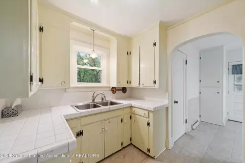 Kitchen - 12102 Rupp Rd, Grand Ledge, MI 48837 photo 1 of 2