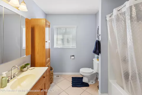 Bath - 1240 Haslett Rd, Haslett, MI 48840 photo 1 of 7