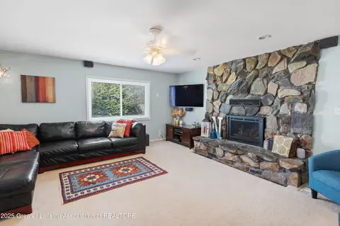 Living - 1240 Haslett Rd, Haslett, MI 48840 photo 2 of 3