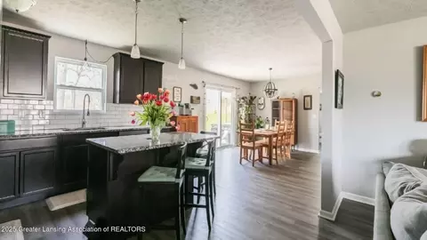 Entry Way - 1116 River Oaks Dr, Dewitt, MI 48820 photo 2 of 3