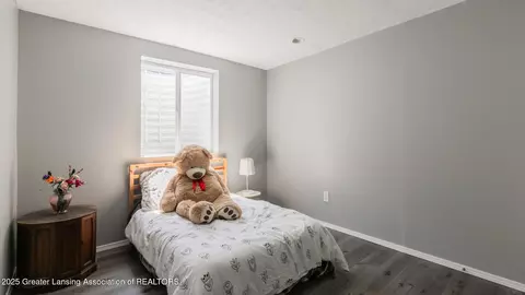 Bedroom - 1116 River Oaks Dr, Dewitt, MI 48820 photo 3 of 3