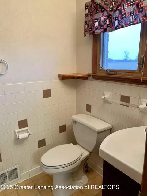 3156 E M-21 Rd, Saint Johns, MI 48879 photo 11