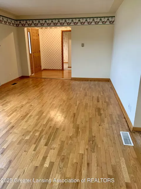 3156 E M-21 Rd, Saint Johns, MI 48879 photo 4
